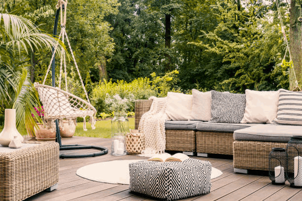 What Type of Garden Furniture Works Best on Grass?