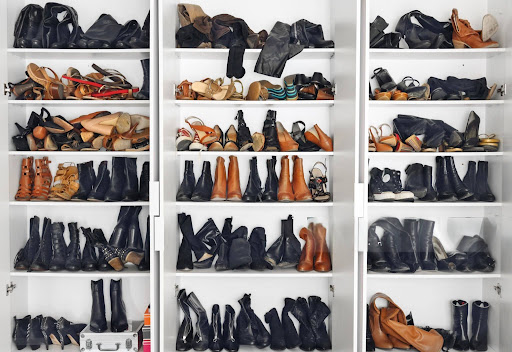Are Shelves with Shoes Better Than Shoe Cabinets